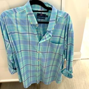 Beautiful men’s vineyard, vine shirt very lightweight, dry cleaned always